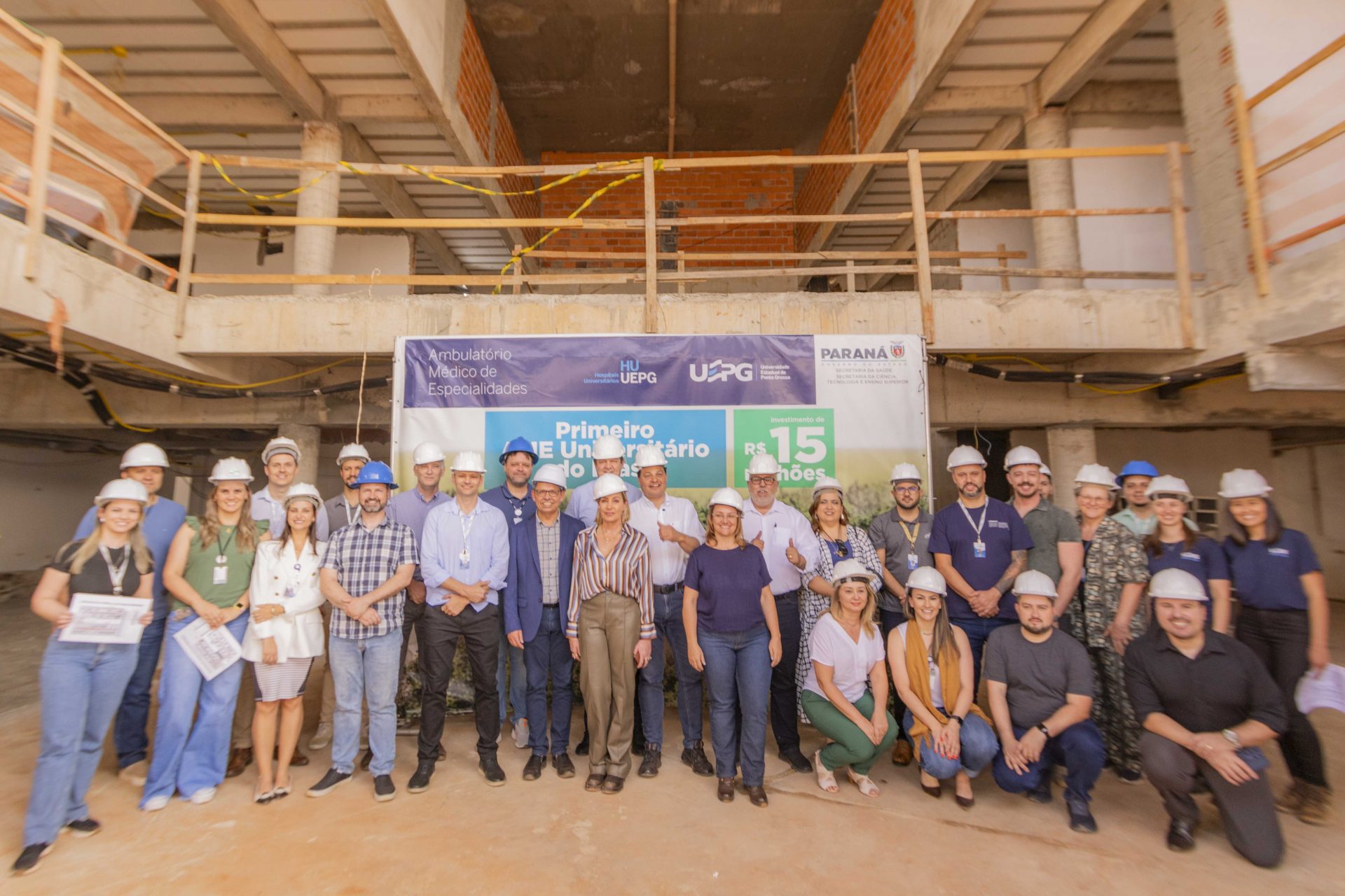 Secretários de Estado visitam obra do AME da UEPG