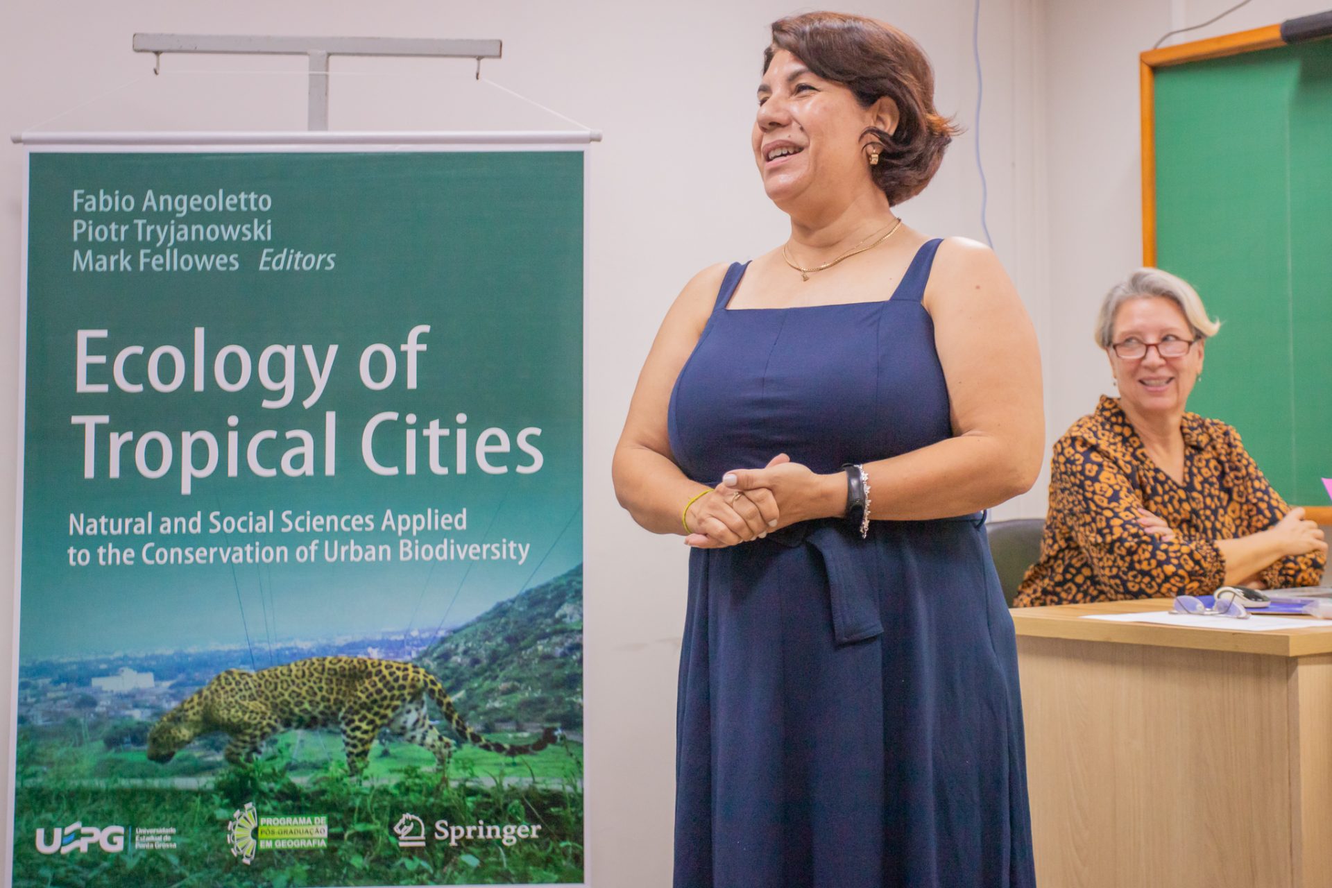 Professoras da UEPG produzem capítulos para o maior livro já publicado sobre cidades tropicais