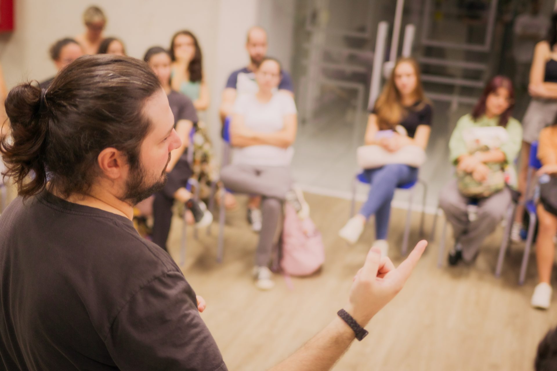 Diretório Acadêmico de Letras promove rodas de conversas com veteranos e calouros